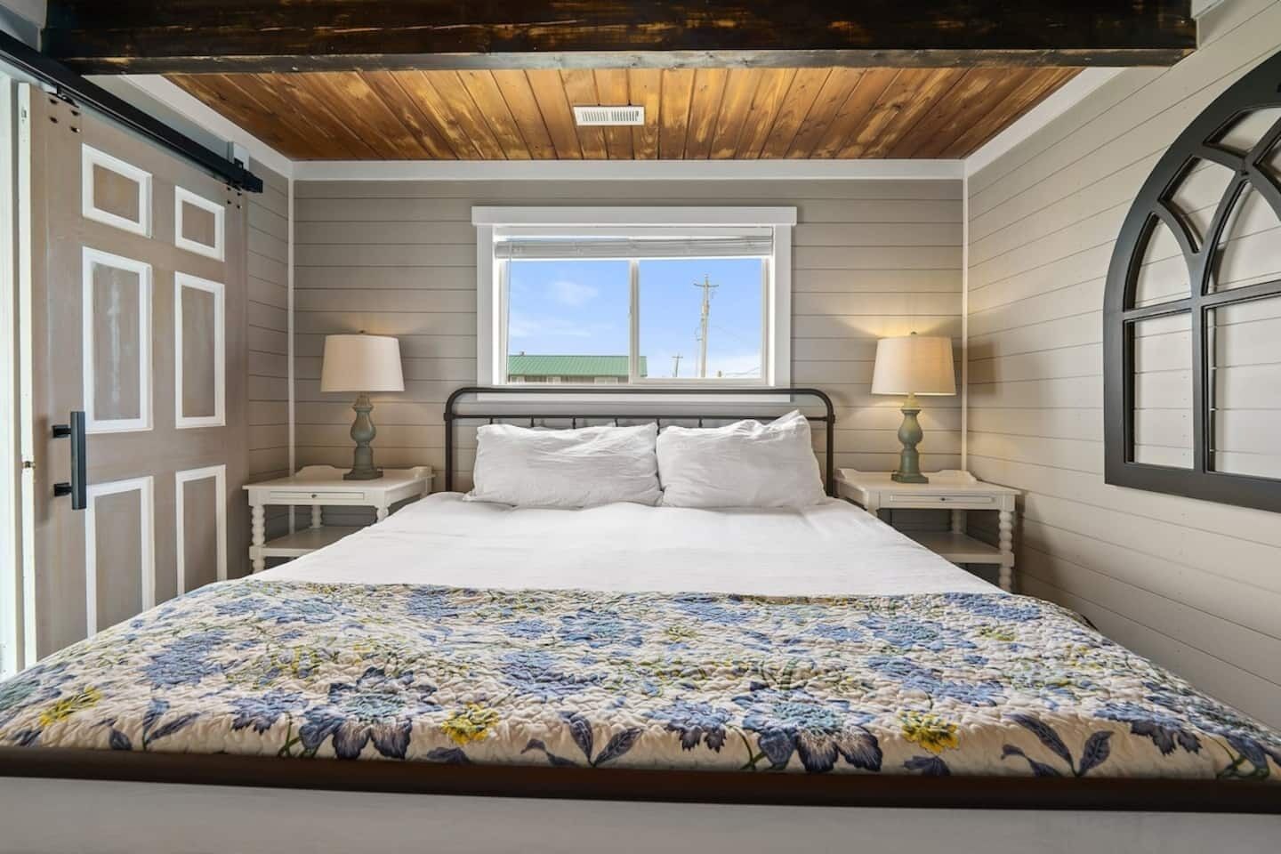 3 bedrooms, travel crib, free WiFi, bed sheets