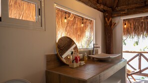 Honeymoon Cabin | Bathroom