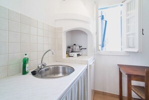 Studio, en front de mer | Coin cuisine privé | Réfrigérateur, plaque de cuisson, cafetière/bouilloire