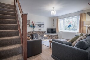 Standard Apartment | Living area | Flat-screen TV, fireplace