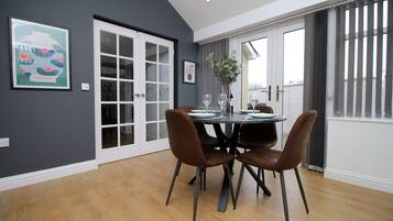 House | In-room dining