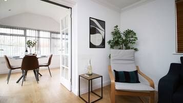 House | In-room dining