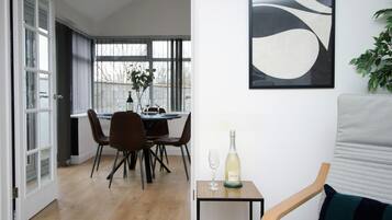 House | In-room dining
