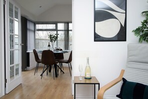 House | In-room dining