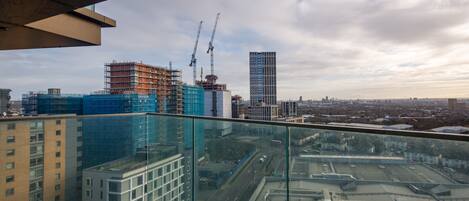 المنطقة المحيطة بالمنشأة