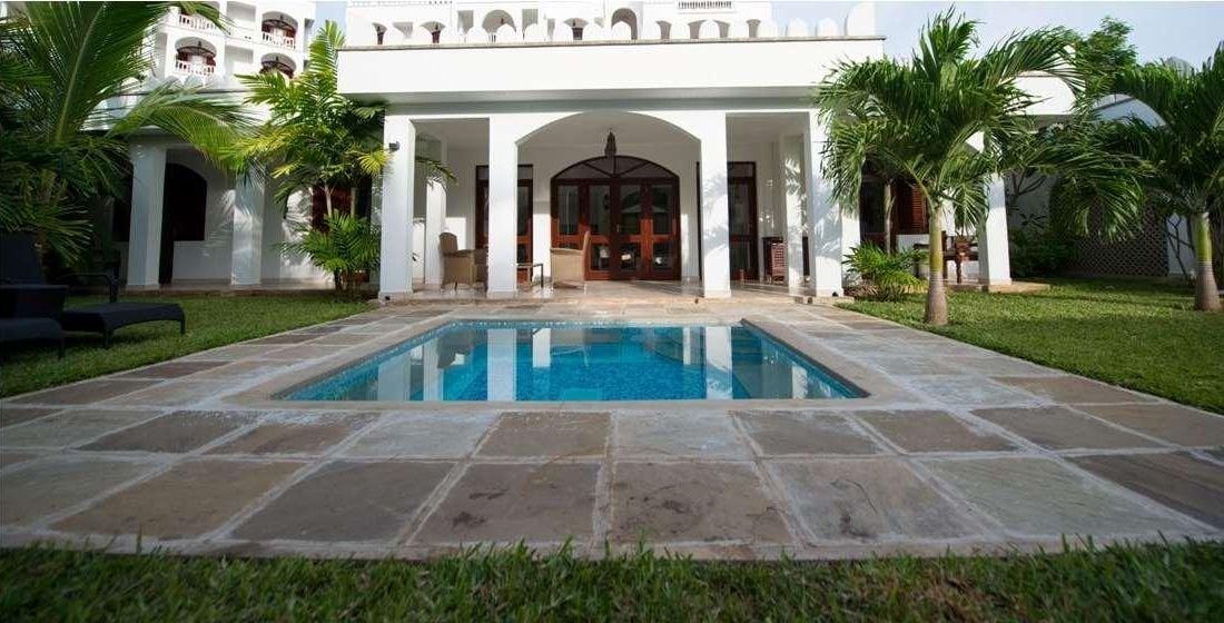 حمام سباحة