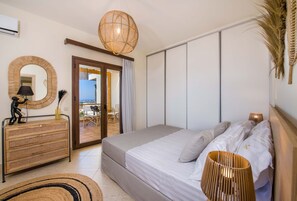 Biệt thự Exclusive, 4 phòng ngủ, hồ bơi riêng | 4 phòng ngủ, bàn, khu vực làm việc phù hợp cho laptop