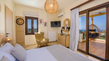 4 bedrooms, desk, laptop workspace, iron/ironing board