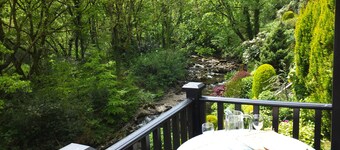 Stunning 3 bedroom lodge overlooking the West Lyn River.