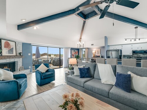Stunning Townhome in Horseshoe Bay with Hot Tub