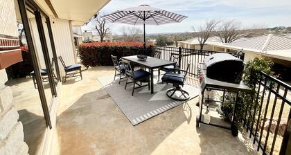 Stunning Townhome in Horseshoe Bay with Hot Tub