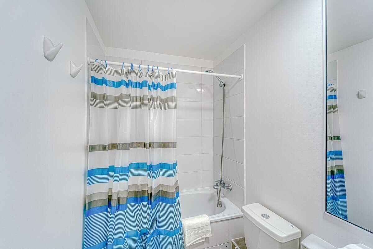 Badewanne, Haartrockner, Handtücher