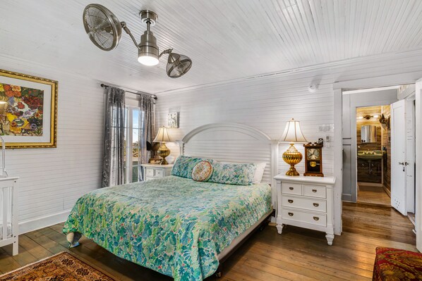 5 bedrooms, iron/ironing board, free WiFi, bed sheets