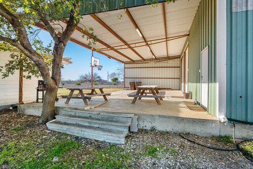 Darling Historic Home minutes from New Braunfels