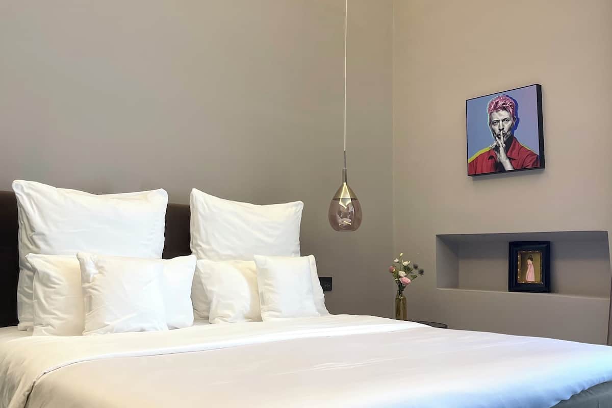 Superior Room, 1 King Bed, Courtyard Area | Egyptian cotton sheets, premium bedding, down comforters, in-room safe