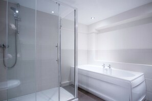 Standard Apartment | Bathroom - Sea Breeze Apt 3 - 2 Bed - Horton Beach (Swansea)