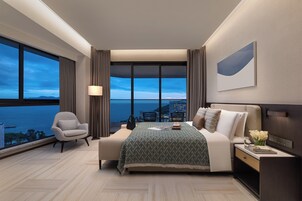 Penthouse, 3 Bedrooms | Premium bedding, down comforters, desk, soundproofing