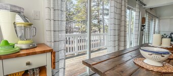 Hot tub, fire pit, lakefront, dock, pet friendly and more!