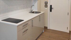 Refrigerador, placa de cocina, isla de cocina