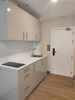 Economy Twin Room | Private kitchen | Shared fridge, stovetop, kitchen islands
