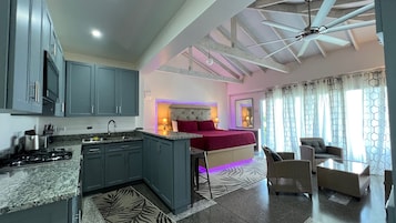 Suíte lua de mel | Roupas de cama premium, camas Tempur-Pedic, individualmente decorados