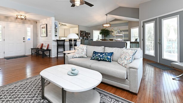 A spacious living room with a grey sofa, a round coffee table, and a patterned rug. - 3 BR Beach House in Surfside Beach! Raycliff at the Beach (Surfside Beach)