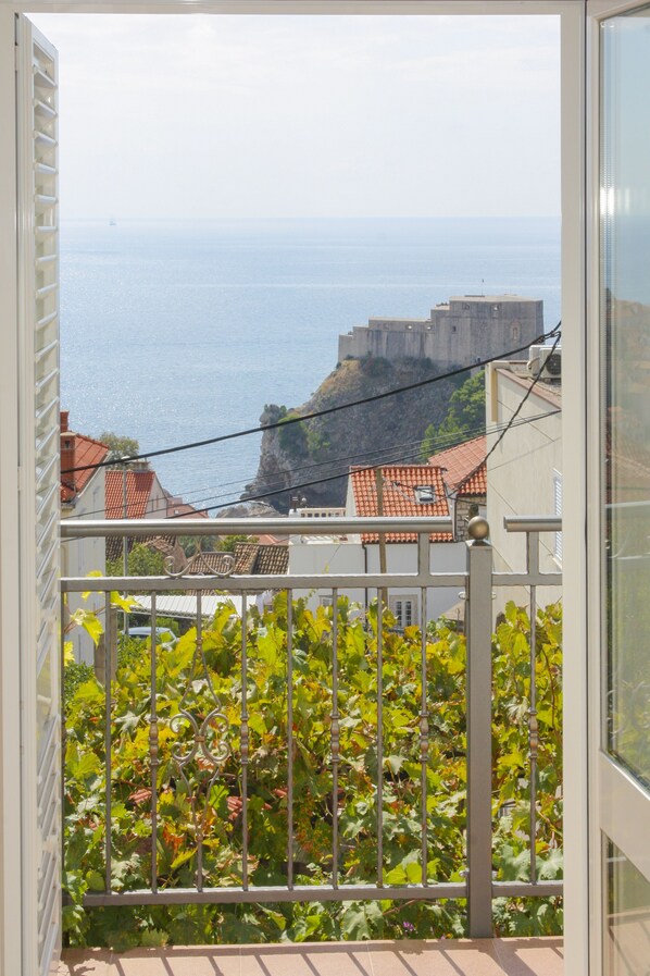 Property grounds - Beslema sea view apartment with balcony (Dubrovnik)