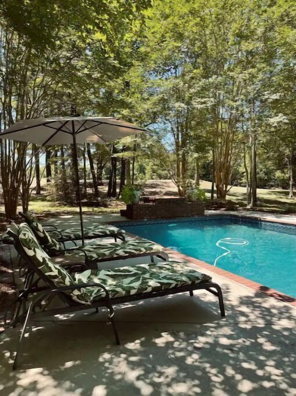 Pool - Country Home on 7 acres with Pool & Pond (Lincolnton)
