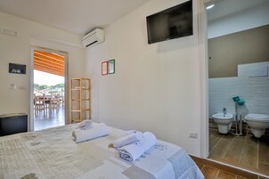 Quarto casal | Banheiro | Produtos de toalete grátis, secador de cabelo, bidê, toalhas de banho