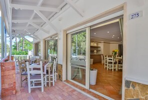 Café da manhã com buffet grátis todos os dias