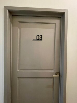 Verdunkelungsvorhänge, Bügeleisen/Bügelbrett, kostenloses WLAN