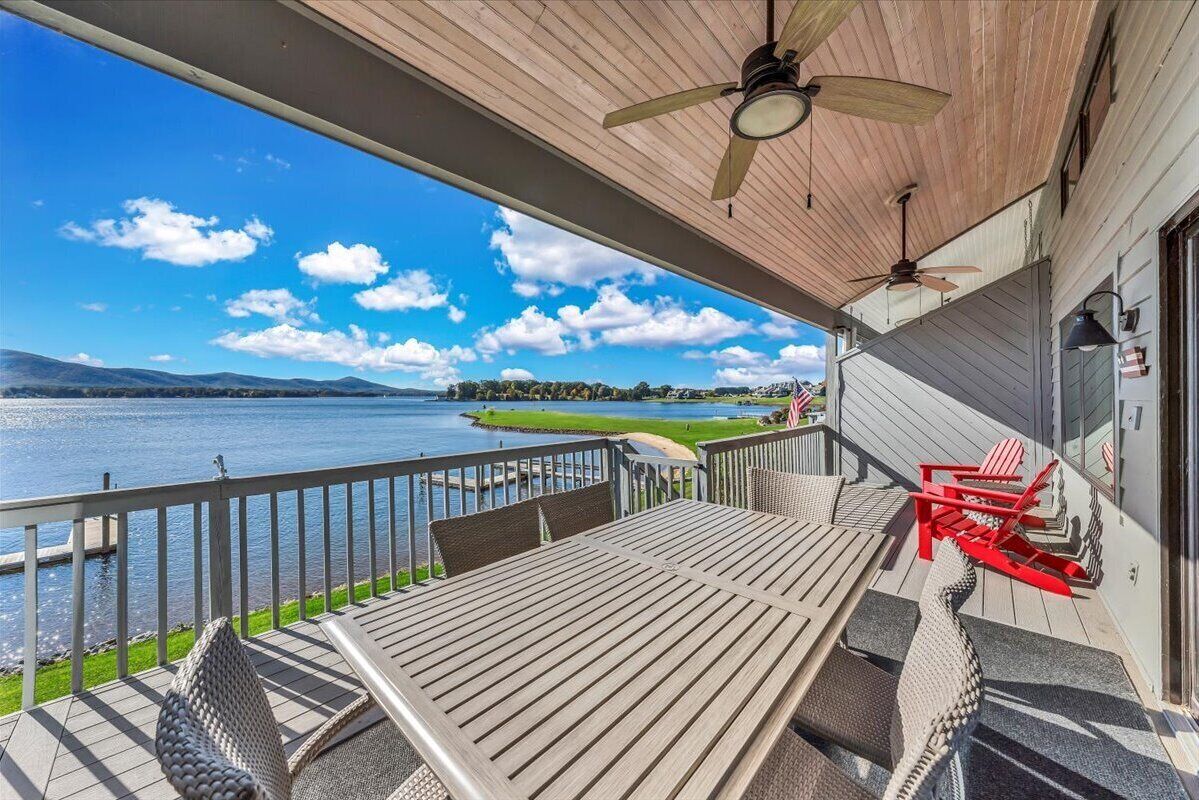 Water Views EVERYWHERE! Waterfront-Pools-Tennis-Beach-Dock!!