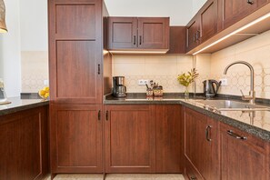 冰箱、微波炉、炉灶、洗碗机