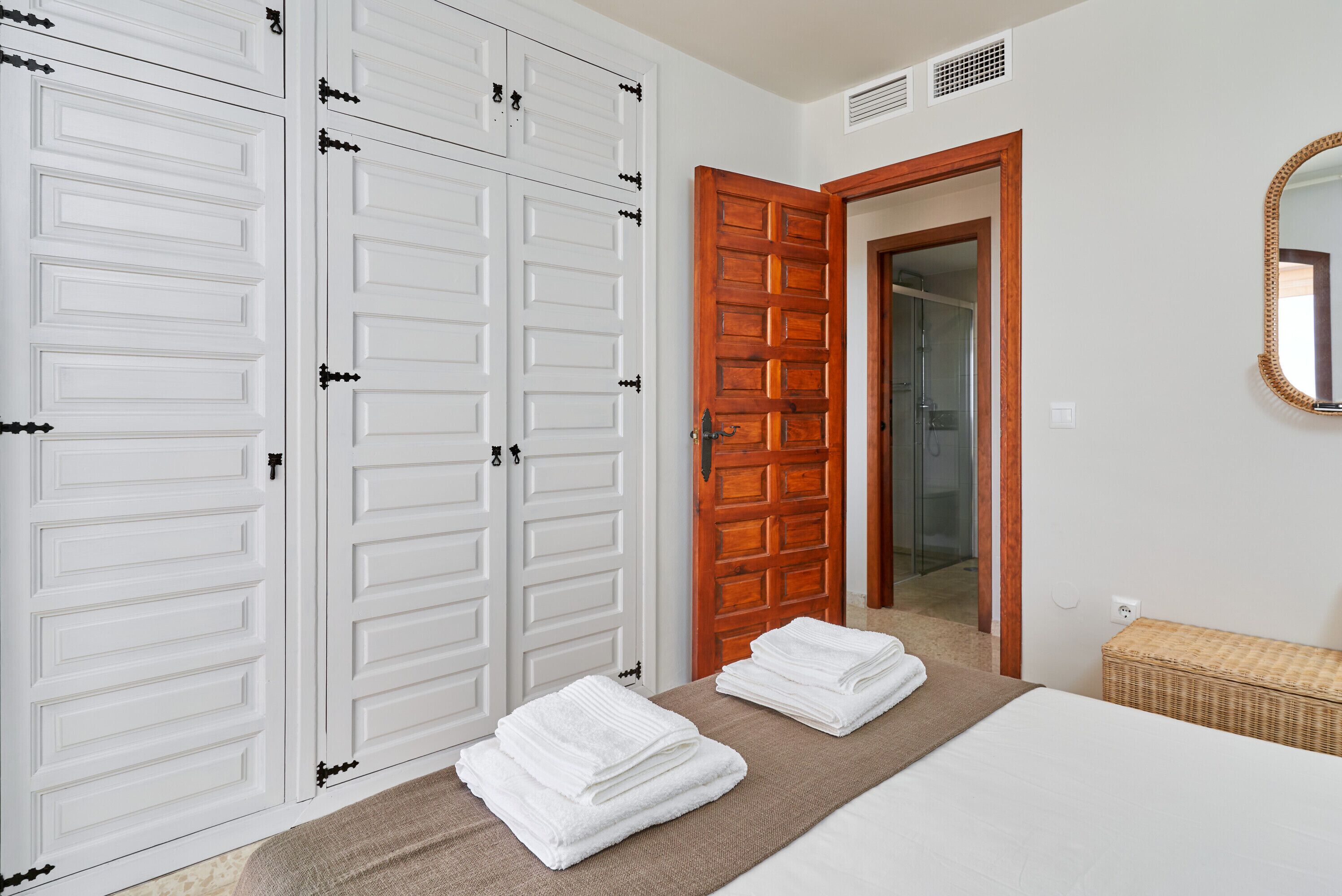 2 slaapkamers, een strijkplank/strijkijzer, gratis wifi, beddengoed