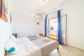 2 bedrooms, iron/ironing board, free WiFi, bed sheets - Apartment 'Alex' with Wi-Fi and Air Conditioning (Corfu)