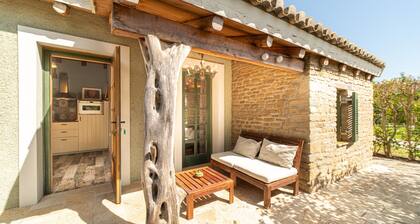 Holiday Home 'Mini Country House' with Private Pool, Wi-Fi and Air Conditioning