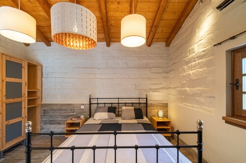 Holiday Home 'Mini Country House' with Private Pool, Wi-Fi and Air Conditioning