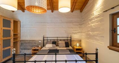 Holiday Home 'Mini Country House' with Private Pool, Wi-Fi and Air Conditioning