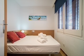 3 makuuhuonetta, silitysrauta/-lauta, ilmainen Wi-Fi, vuodevaatteet