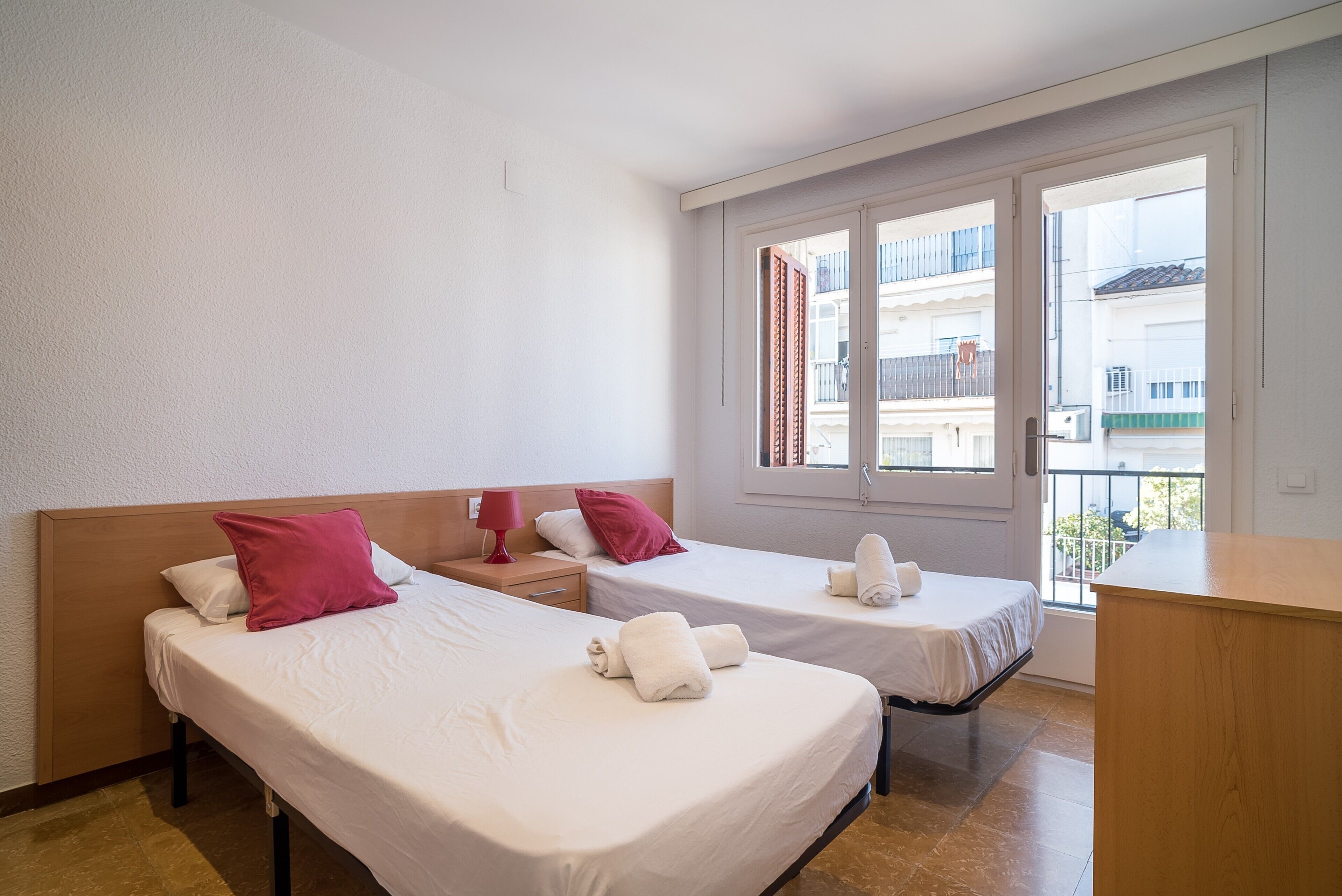 3 habitaciones, tabla de planchar con plancha y wifi gratis 