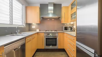 Fridge, microwave, oven, stovetop