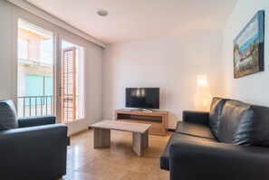 TV - Holiday Apartment "Playa de Canet 3" with Balcony and Wi-Fi (canet de mar)