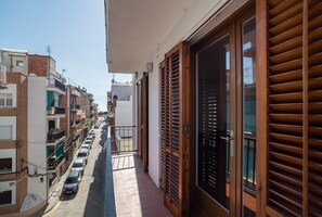 Exterior detail - Holiday Apartment "Playa de Canet 3" with Balcony and Wi-Fi (canet de mar)