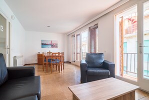 TV - Holiday Apartment "Playa de Canet 3" with Balcony and Wi-Fi (canet de mar)