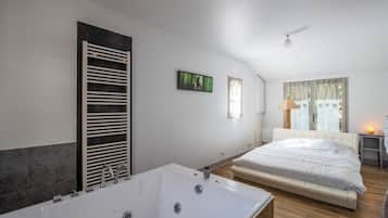 7 bedrooms, iron/ironing board, free WiFi, bed sheets