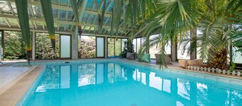Spacious holiday home with indoor pool, jacuzzi and sauna in Cherveix-Cubas