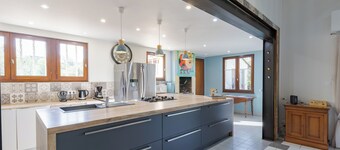 Spacious holiday home with indoor pool, jacuzzi and sauna in Cherveix-Cubas