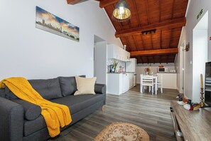 TV - Oasis Fonte Grande 3 Apartment with Sea View, Terrace and Wi-Fi (Santo António)