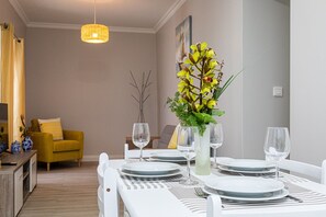 Dining - Apartment "Oásis Fonte Grande 4" with Sea View, Terrace & Wi-Fi (Santo António)