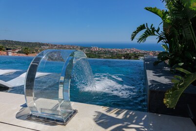 Villa 'Infinity Barcelona' with Sea View, Wi-Fi and Air Conditioning